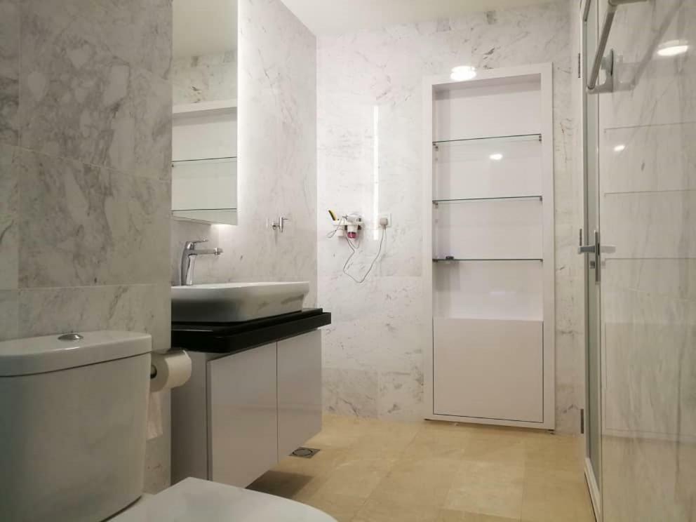 Mykey Silverscape B-39-06 * Malacca