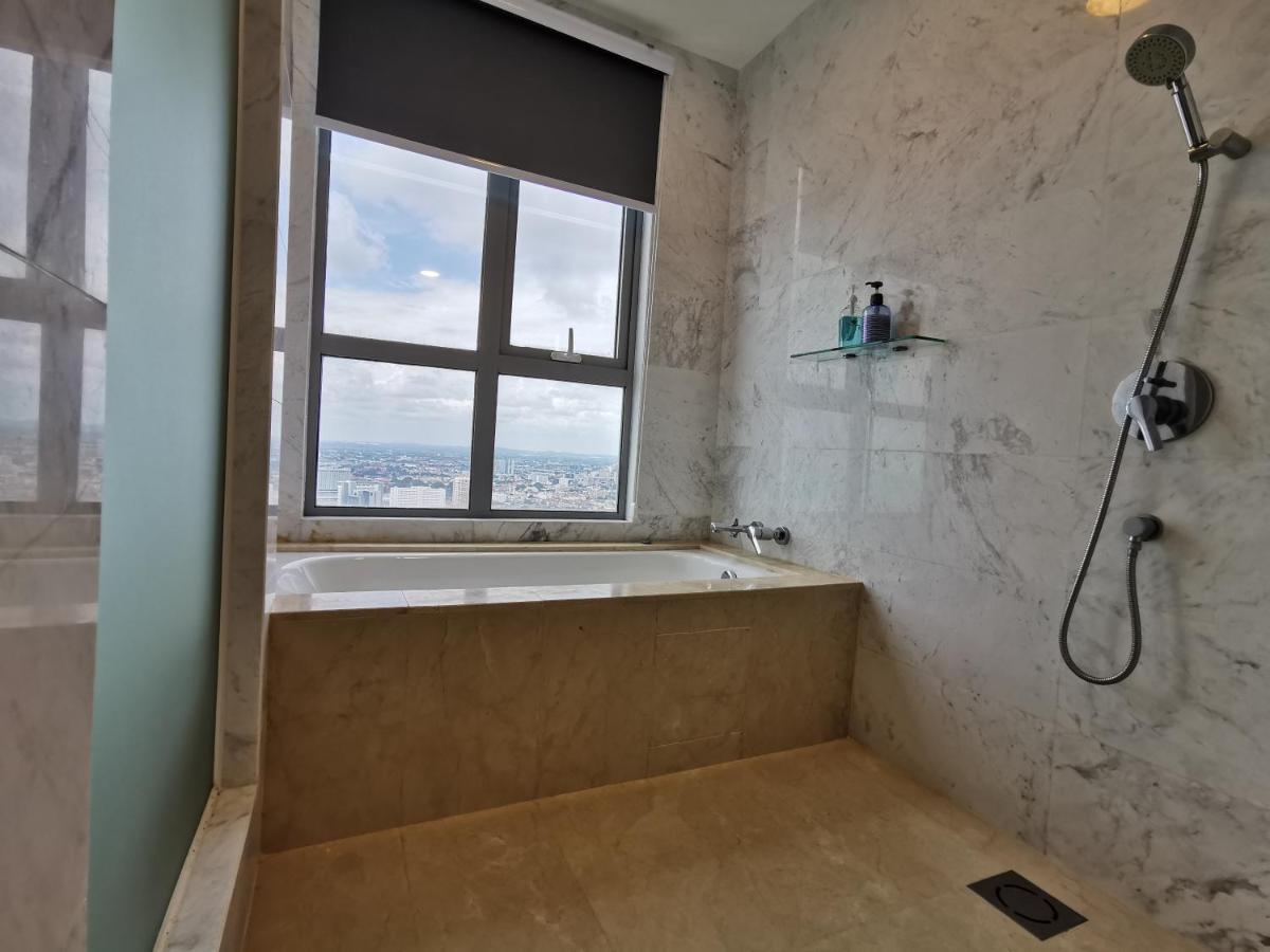Mykey Silverscape B-39-06 Apartment