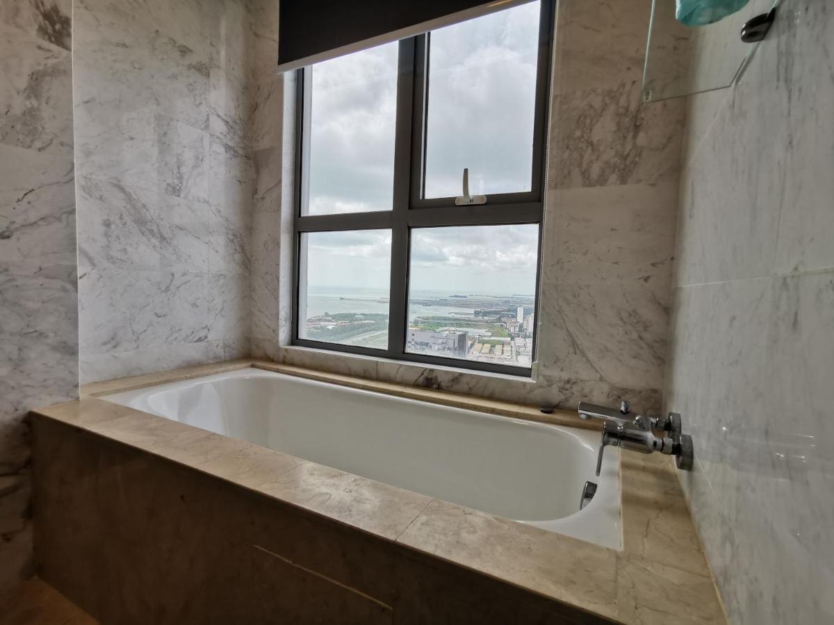 Mykey Silverscape B-39-06 Apartment *