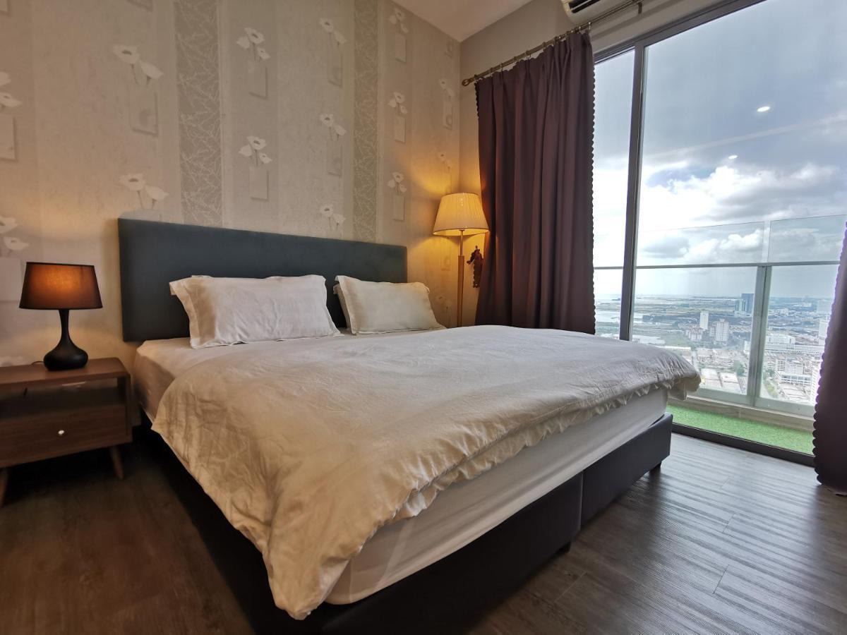 Mykey Silverscape B-39-06 Apartment