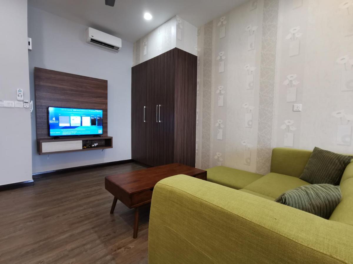 Mykey Silverscape B-39-06 Apartment